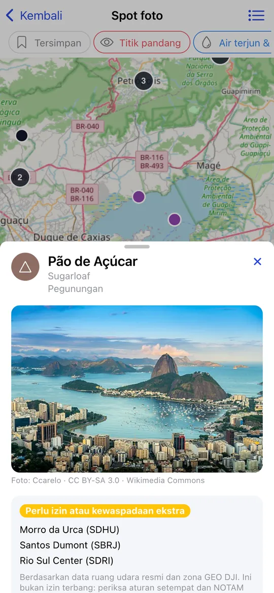 Kartu spot Pão de Açúcar di Rio de Janeiro dengan fotonya dari Wikimedia Commons dan zona ruang udara di sekitarnya, di atas peta spot foto dengan filter kategori.