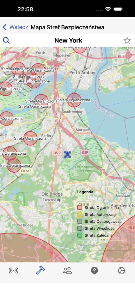 Mapa stref bezpiecznych z czerwonymi okręgami stref zakazanych i legendą stref zakazanych, wymagających zezwolenia, ostrzegawczych, wysokościowych i zalecanych.